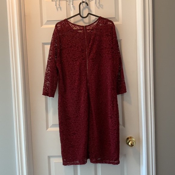 Elegant Lace Midi Dress in Rich Burgundy - Picture 6 of 14